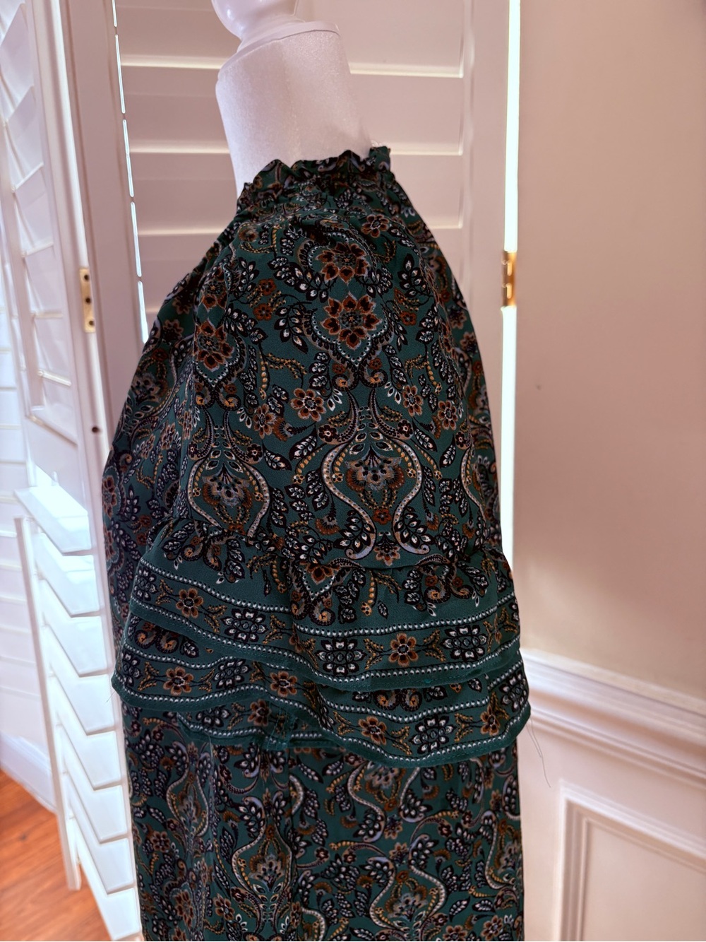 Max Studio Green Paisley Ruffle Neck Blouse - Picture 5 of 10